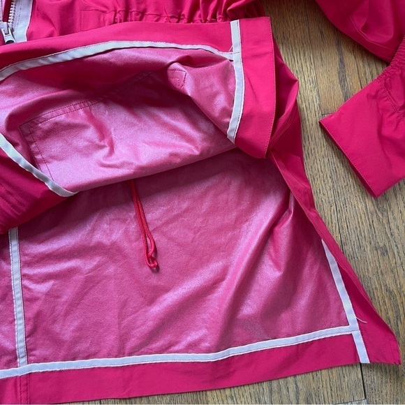 Fabletics Gianna 2 Lightweight Rain Jacket Red Persimmon Size Medium - Picture 7 of 7